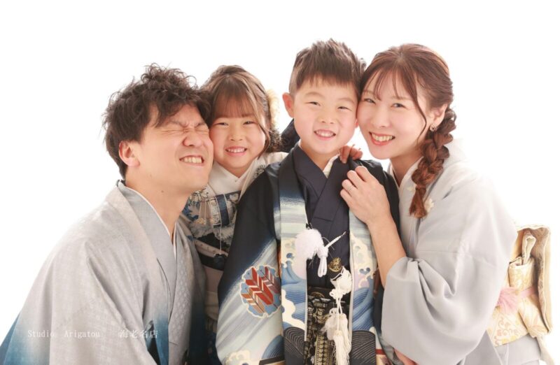 4人家族の着物写真